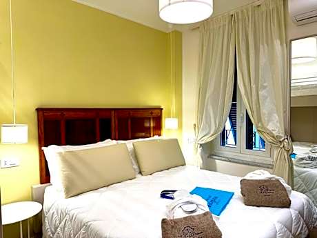 Deluxe One-Bedroom Apartment