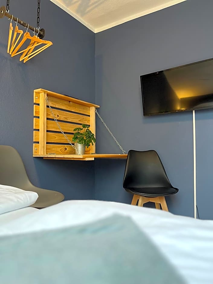 Blue Doors Hostel KTV