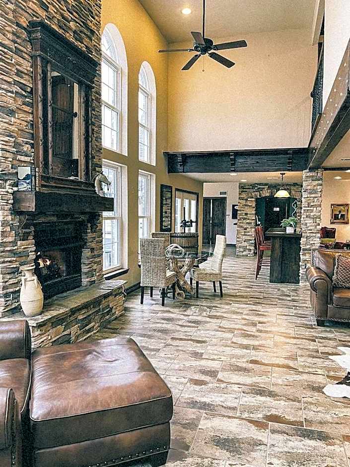 Towering Oaks Event & Retreat Center