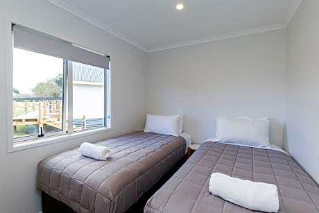 Self Contained 2 Bedroom unit up to sleep 4