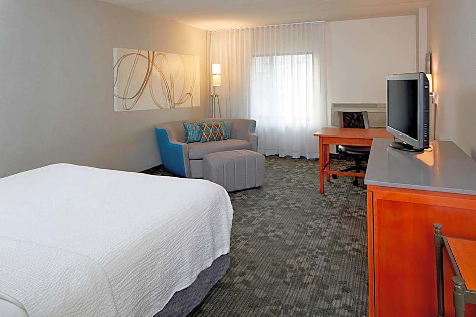 Courtyard by Marriott Bloomington by Mall of America