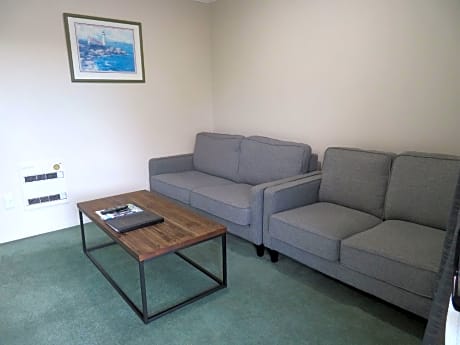 Deluxe Two Bedroom Apartment