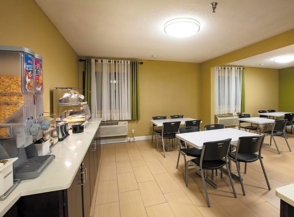 Super 8 by Wyndham St Charles
