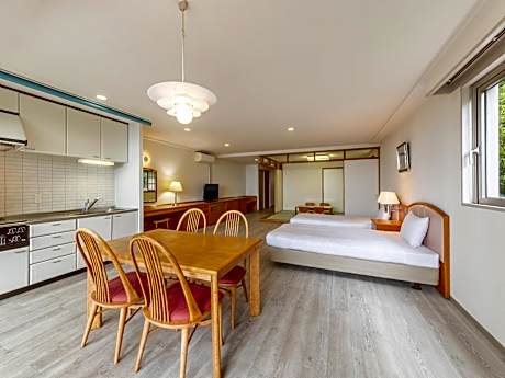 Ocean view Japanese-Western-Style Room with terrace(up to 5)(Nonsmoking)