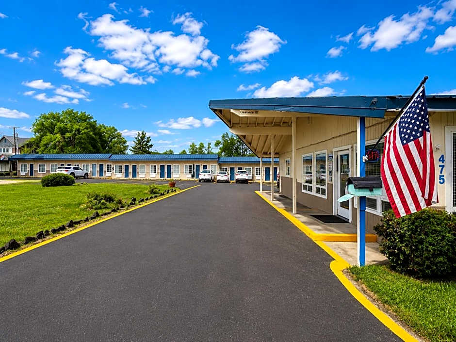 Royal Gateway Motel by OYO