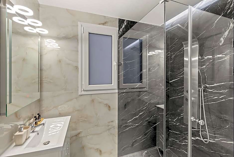 Warehouse Athens Hotel