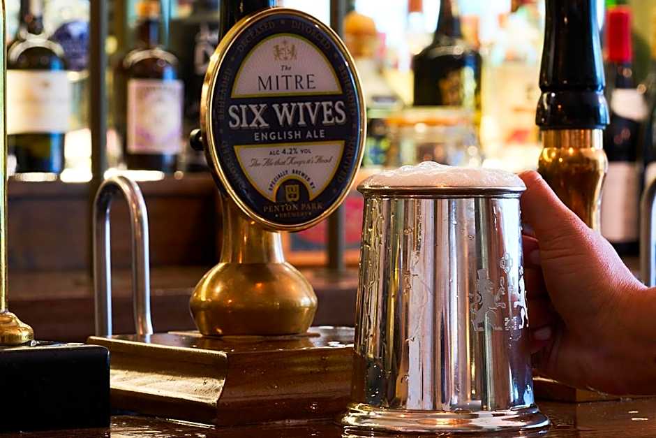 The Mitre, Hampton Court