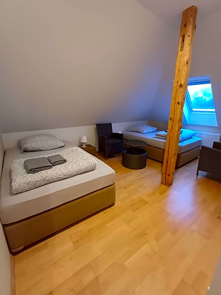 Doppelzimmer-Bad-Kühlschrank-Tv-19