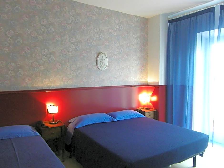 Foto 1 de 7 de Triple Room