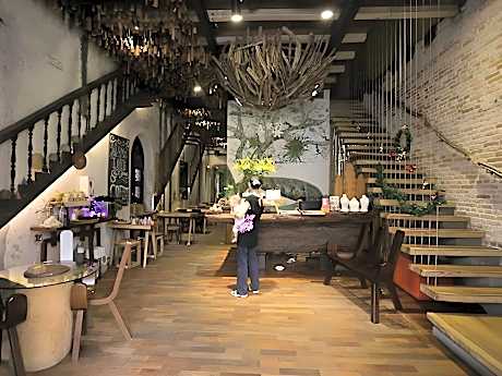 The Happy 8 Retreat @ Old Town