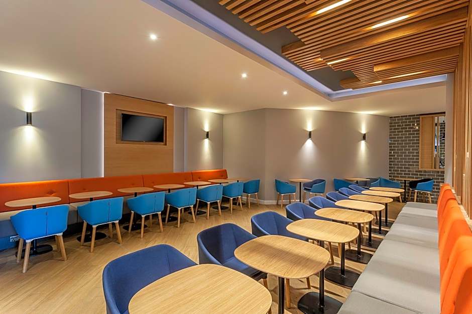 Holiday Inn Express Dublin-Airport By IHG