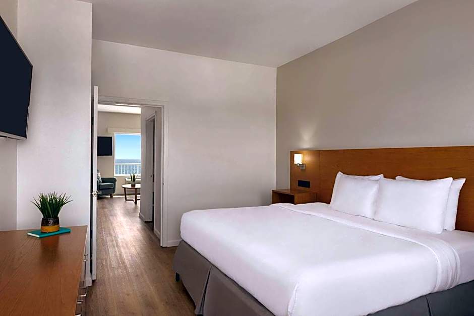 Radisson Beachfront Hotel - Panama City Beach