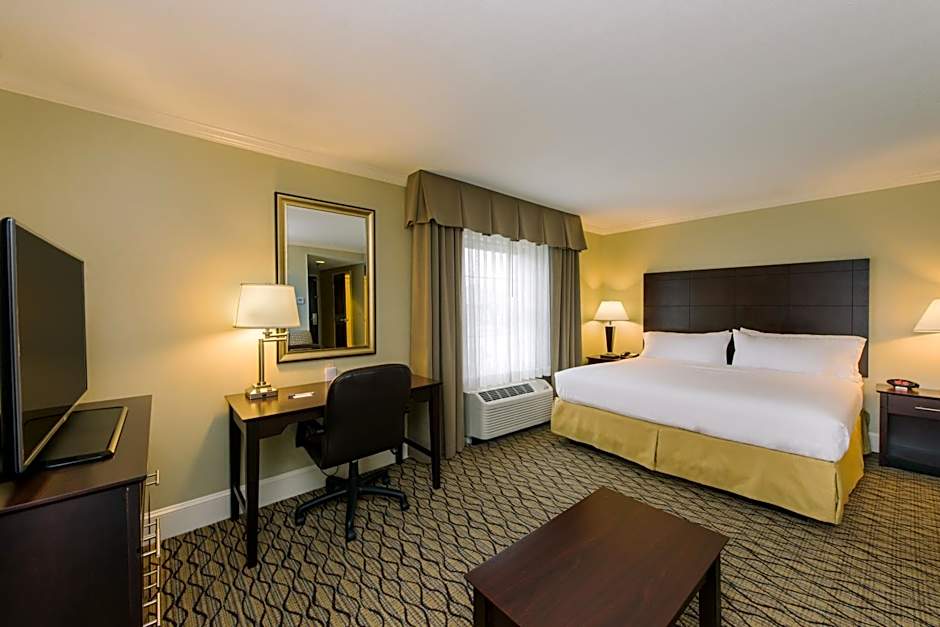 Holiday Inn Express & Suites Merrimack - Nashua by IHG