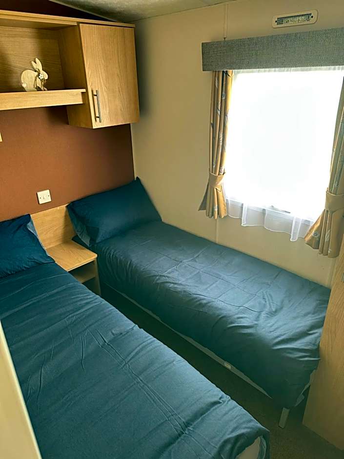 Phoenix caravan hire, Trecco bay
