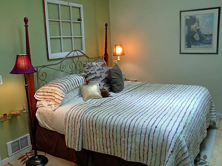 Photo 1 of 4 of 1 King Bed