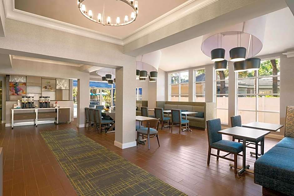 Hampton Inn By Hilton And Suites Ft. Lauderdale-Airport