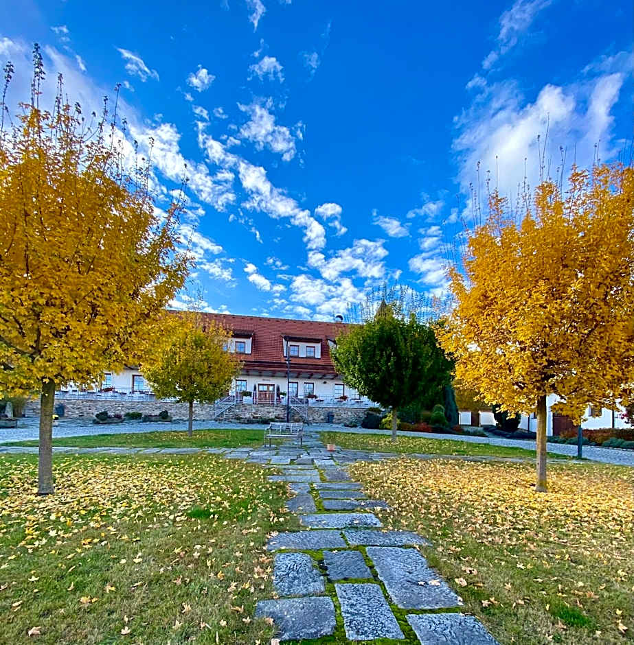 Hotelový a jezdecký areál Dvůr Krutěnice