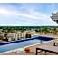 Amazing Condos Beautiful View 2 Blocks To French Quarter, Small Rooftop Pool, Gym, Seanger Theater, Super Dome, And Bourbon St