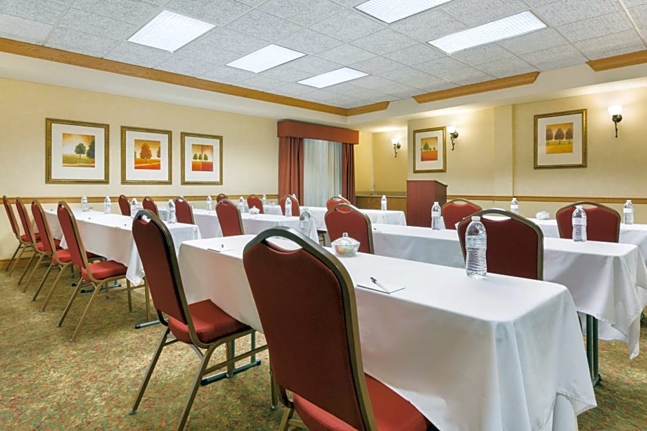 Country Inn & Suites by Radisson, Covington, LA