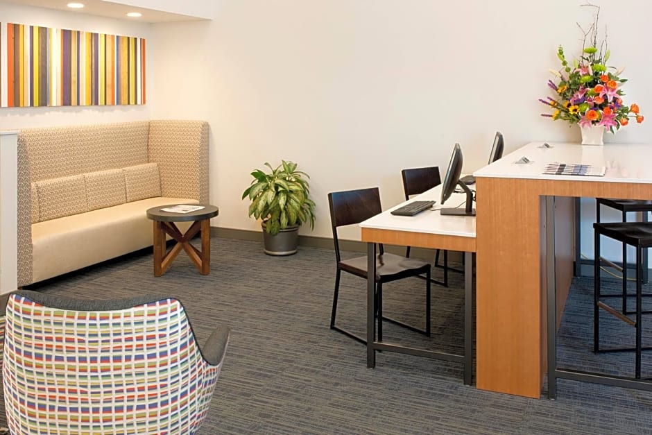 Holiday Inn Express Nashville Airport, an IHG Hotel