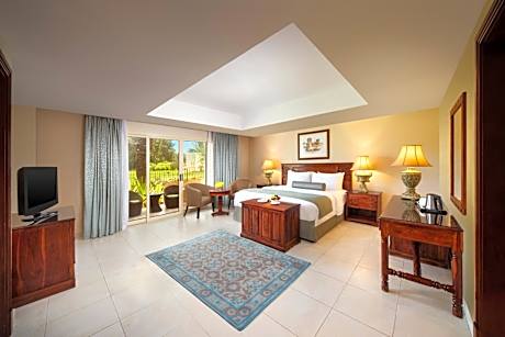 Junior Suite with Pool View