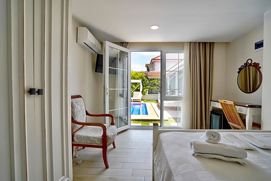 La Mira Suites