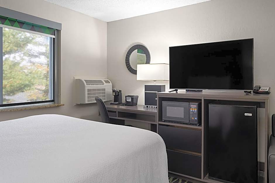 Baymont by Wyndham Liberty MO