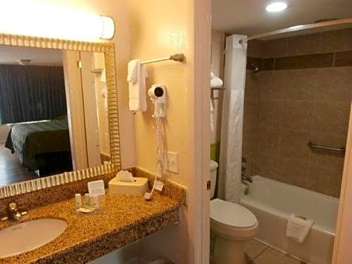Quality Inn Hinesville - Fort Stewart Area, Kitchenette Rooms - Pool - Guest Laundry