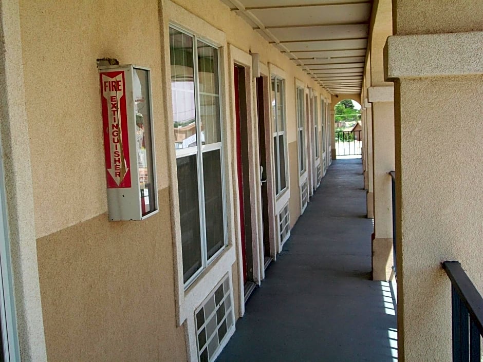 Villa West Inn