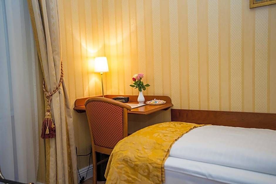 Pension Opera Suites I Self Check In I AC in all rooms