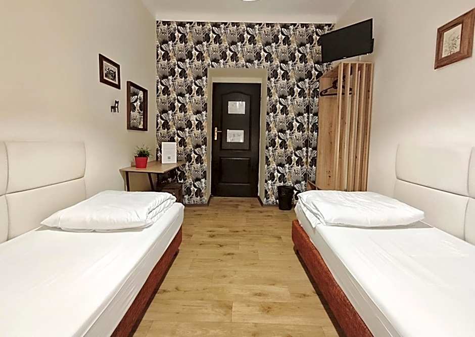 Hostel Helvetia - Private Rooms in City Center