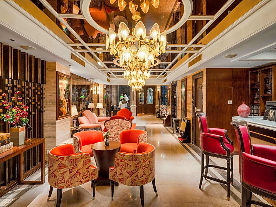 Peridot Gallery Classic Hotel