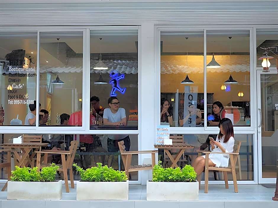 Sidewalk Boutique Hotel