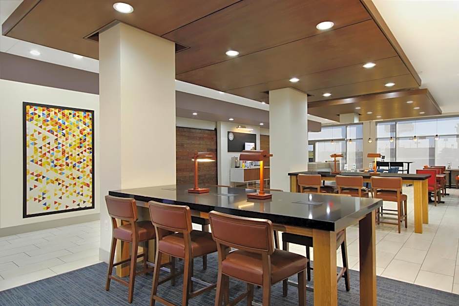 Holiday Inn Express & Suites Brookshire - Katy Freeway By IHG