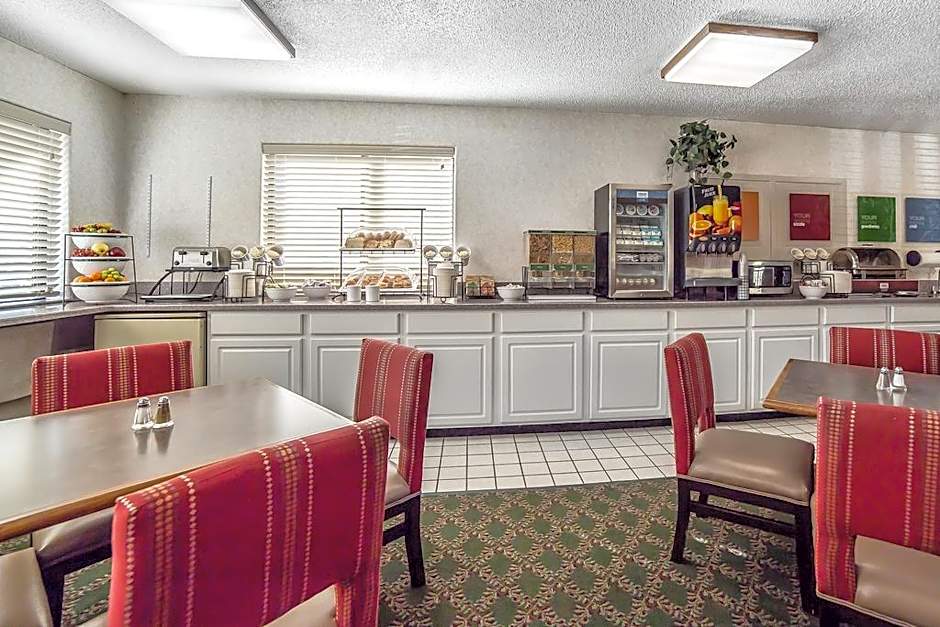 Yellowstone River Inn & Suites
