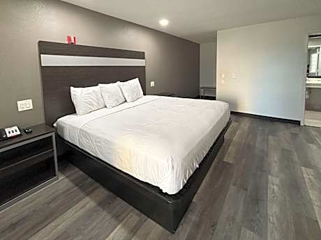 King Room - Non-Smoking