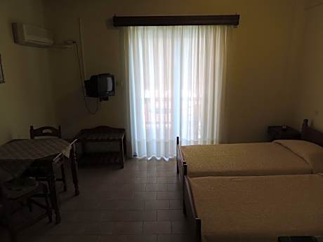 Studio (3 Adults)