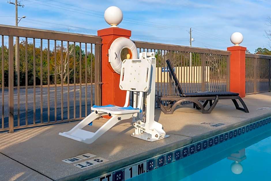 Holiday Inn Express & Suites Milton East I-10 By IHG