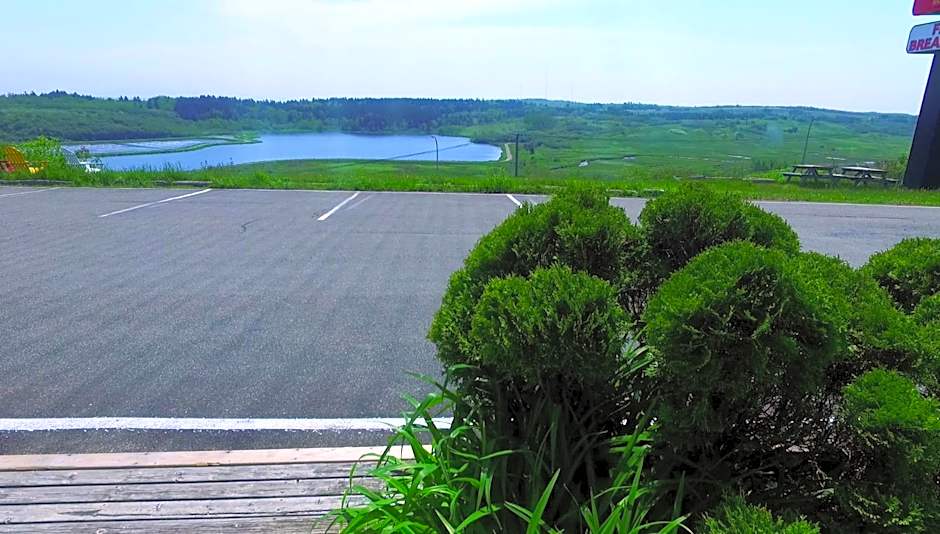 Econo Lodge Inn & Suites