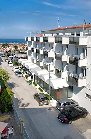 Double or Twin Room with Balcony and Sea View