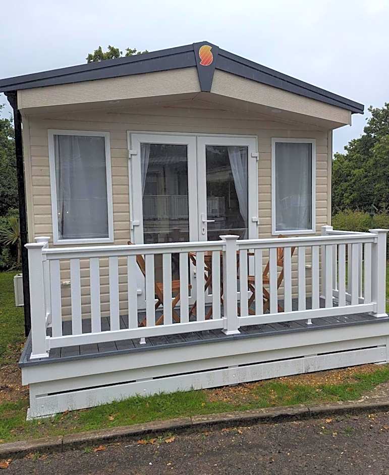 Modern and spacious holiday home at AWARD WINNING SHOREFIELD COUNTRY PARK ENTERTAINMENT PASSES INCLUDED DOG FRIENDLY!