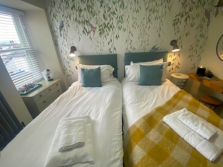 The Hive at Poppi-Red