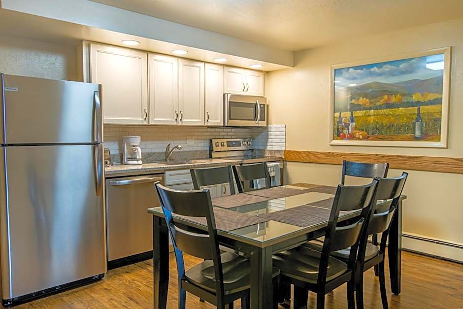 Glenwood Springs Cedar Lodge