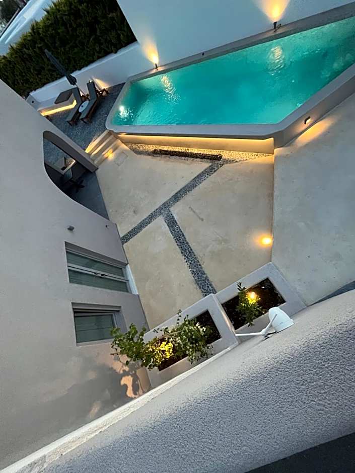 Elements Cozy Suites Pyrgos