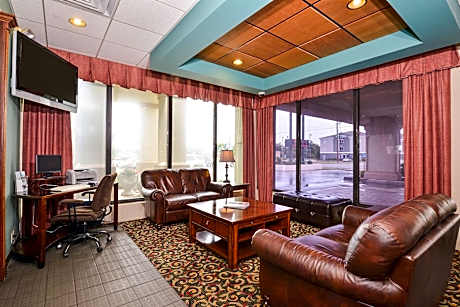 Lamplighter Inn and Suites