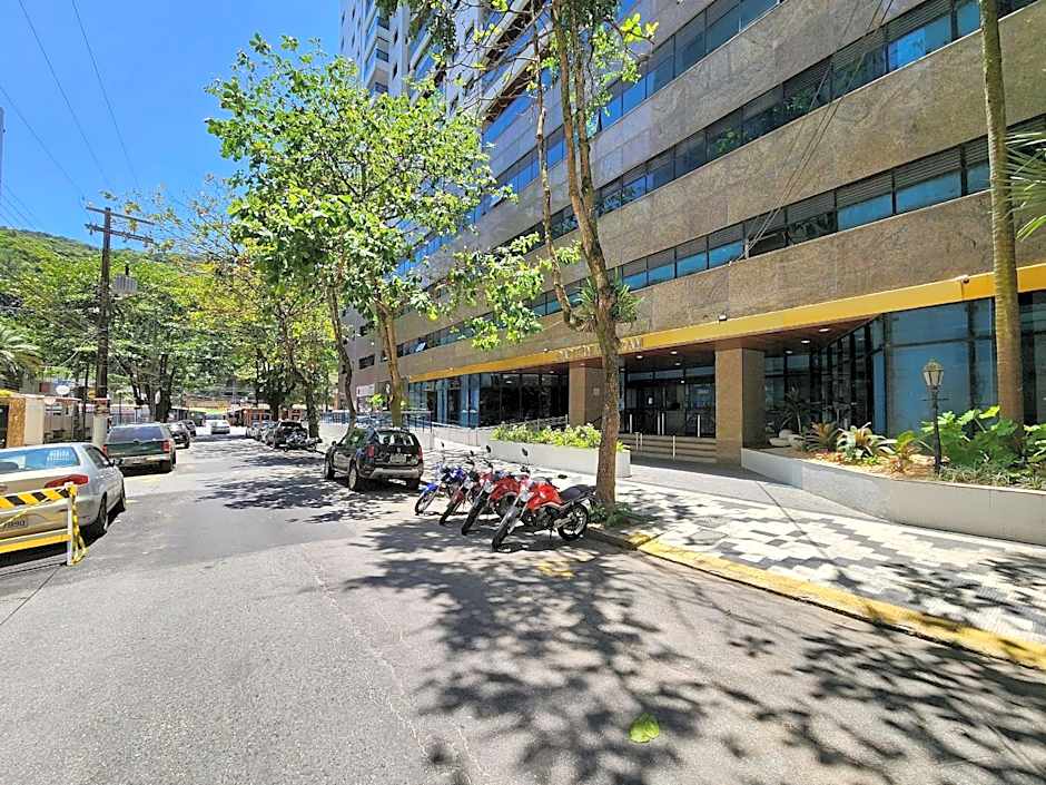 Lindo Flat Capitania Varam , WI FI , 2 aparelhos de ar condicionado , serviço de praia , enorme sacada com vista ao mar e telas de proteção para as crianças , 3 piscinas