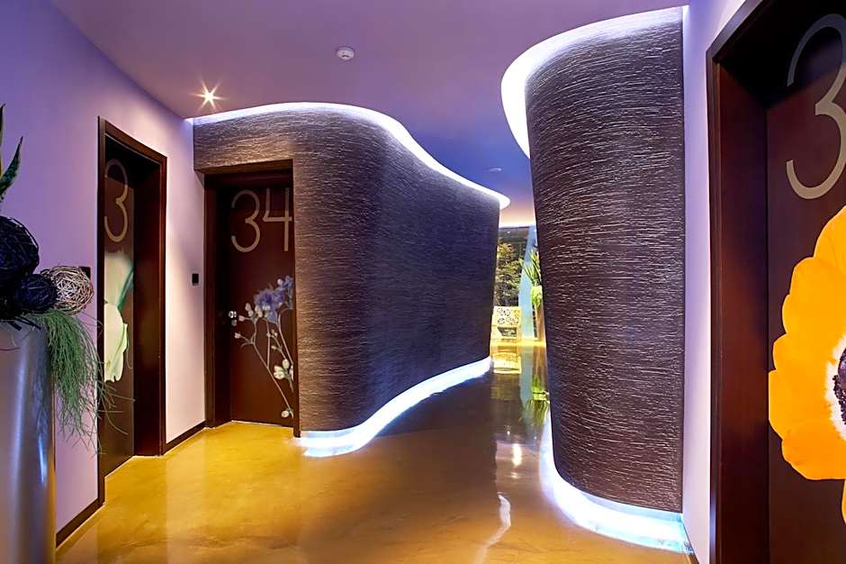 Les Fleurs Boutique Hotel