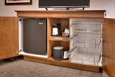 One-Bedroom King Suite with Sofa Bed - Non-Smoking