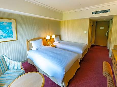 Twin Room with Station View