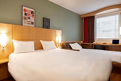Comfort Room with Double Bed and Single Sofa Bed